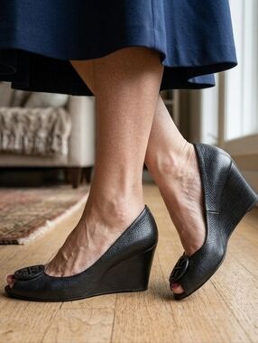 Tory Burch Sally 2 Black Leather Wedges Peep Toe Heels Size 9.5